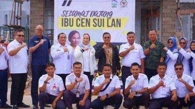 Cen Sui Lan dan Kapus Meterologi Maritim BMKG meninjau gedung BMKG Natuna. Foto: Istimewa
