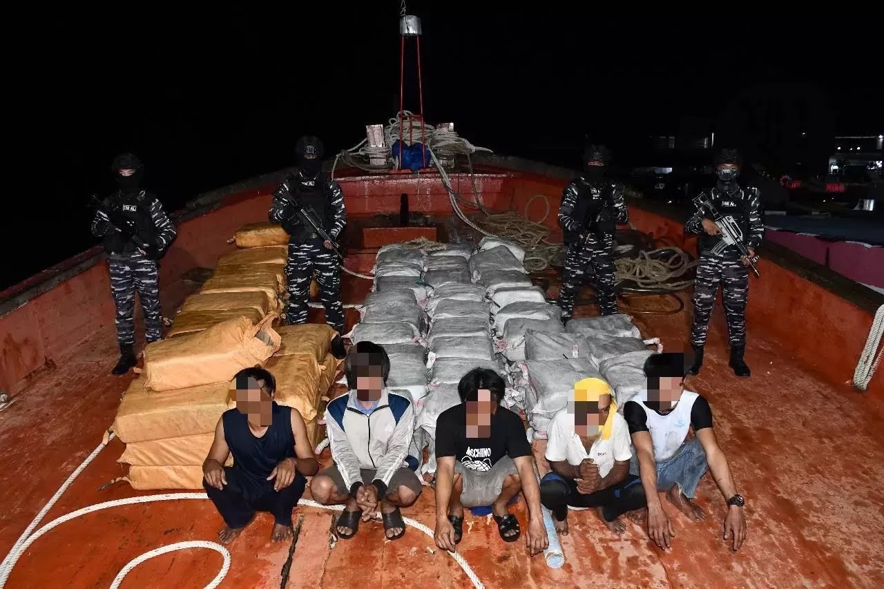 KSAL Perintahkan Seluruh Jajaran TNI AL Perkuat Patroli Laut usai Lanal Tanjung Balai Gagalkan Penyelundupan 2,061 Ton Sabu