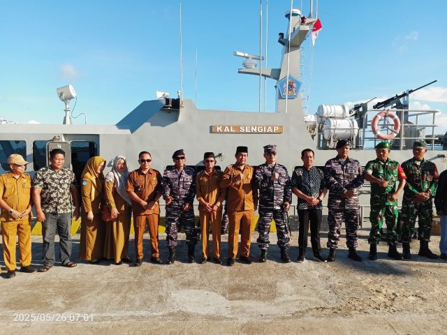 Komandan lanal ranai tiba di kecamatan subi Senin (26/5/2025). 