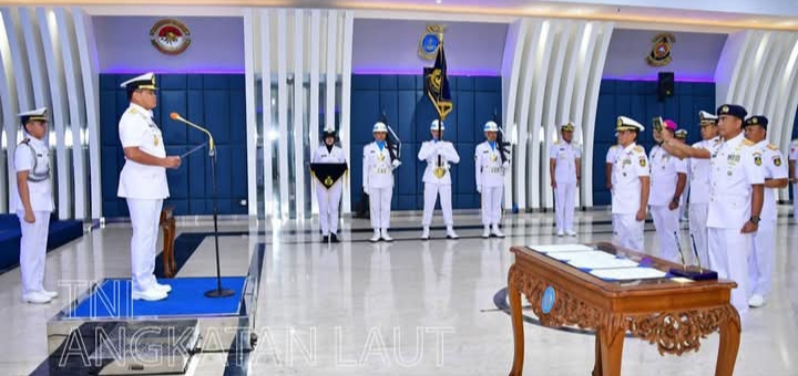 Kepala Staf Angkatan Laut (Kasal) Laksamana TNI Dr. Muhammad Ali memimpin Acara Serah Terima Jabatan (Sertijab) Asisten Potensi Maritim (Aspotmar) Kasal dan Komandan Pusat Penerbangan Angkatan Laut (Puspenerbal), bertempat di Wisma Elang Laut, Menteng, Jakarta Pusat. (9/5).