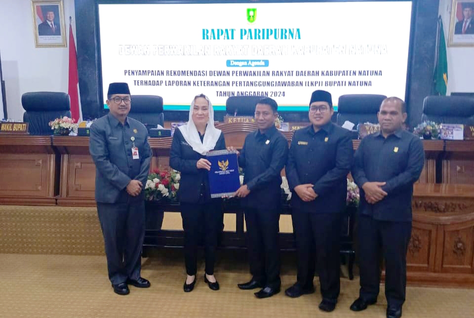 Bupati Natuna Cen Sui Lan Rapat Paripurna DPRD Natuna yang digelar Senin (26/5/2025)