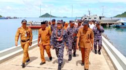 Kepala Pos Lintas Perbatasan Negara Serasan (PLBN) Wendriady menyambut kunjungan komandan lanal Ranai