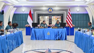 Kepala Staf Angkatan Laut (Kasal) Laksamana TNI Dr. Muhammad Ali memimpin rapat persiapan untuk menyukseskan kegiatan Kopaska Fin Swimming Selat Madura Piala Kasal 2025