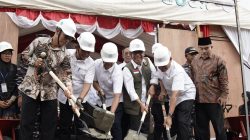 Menteri Koordinator Bidang Pembangunan Manusia dan Kebudayaan (Menko PMK) Pratikno meletakkan batu pertama (groundbreaking) pembangunan peningkatan kelas C Rumah Sakit Umum Daerah (RSUD) Tarempa, Kepulauan Anambas, Kepulauan Riau, dan RSUD Tafaeri, Nias Utara, Kepulauan Nias, Sumatera Utara, pada Sabtu (22/3/2025).
