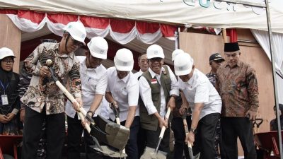 Menteri Koordinator Bidang Pembangunan Manusia dan Kebudayaan (Menko PMK) Pratikno meletakkan batu pertama (groundbreaking) pembangunan peningkatan kelas C Rumah Sakit Umum Daerah (RSUD) Tarempa, Kepulauan Anambas, Kepulauan Riau, dan RSUD Tafaeri, Nias Utara, Kepulauan Nias, Sumatera Utara, pada Sabtu (22/3/2025).