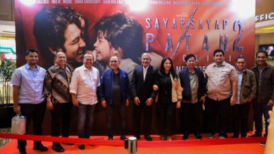 Kepala BNN RI Marthinus Hukom didampingi Penasihat DWP BNN RI, Ny. Rita Hukom, menghadiri penayangan perdana film “Sayap Sayap Patah 2: Olivia”, di Bioskop XXI Epicentrum, Jakarta Selatan, pada Rabu (30/4).