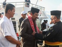 Wabup Raja Bayu Sambut Kedatangan Ketua PT Agama di Pelabuhan Tarempa