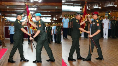 Kasum TNI Letjen TNI Richard Tampubolon memimpin upacara sertijab Danpaspampres, dan Dankoopssus TNI, di Selasar Gedung Gatot Soebroto Denma Mabes TNI, Cilangkap, Jakarta Timur, Senin, 23 Juni 2025.