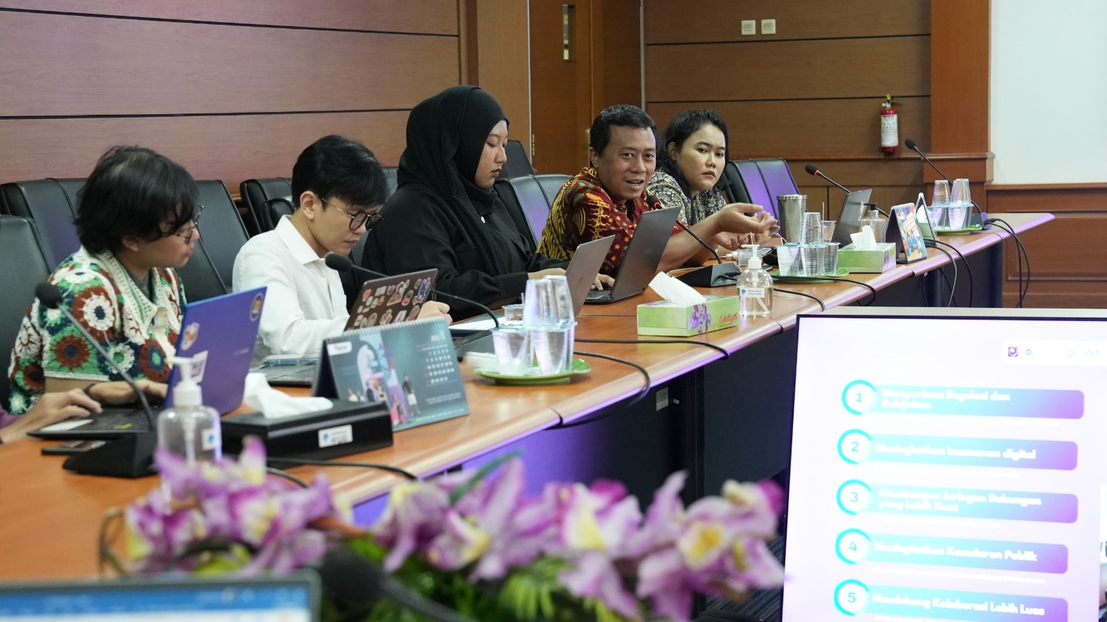 Asosiasi Media Siber Indonesia (AMSI), Aliansi Jurnalis Independen (AJI), dan Masyarakat Anti Fitnah Indonesia (MAFINDO),
