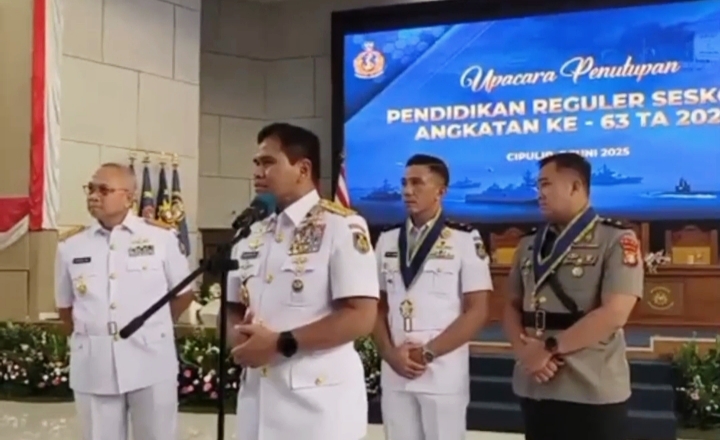 Kasal Muhammad Ali saat memberikan sambutan pada penutupan Pendidikan Seskoal Angkatan Ke-63 di Jakarta Selatan, Selasa (3/6).