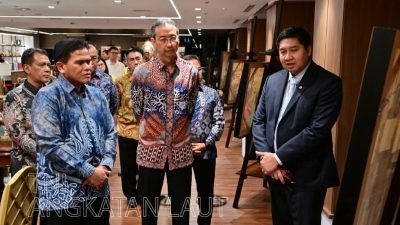 Kepala Staf Angkatan Laut (KASAL) Laksamana TNI Dr. Muhammad Ali dan Presiden Direktur Bank Central Asia (BCA)