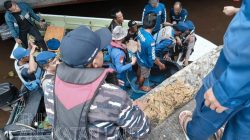 TNI AL Banjarmasin dan Tim SAR Gabungan Evakuasi Korban Tenggelam di Sungai Barito