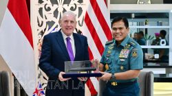 Kepala Staf Angkatan Laut (Kasal) Laksamana TNI Dr. Muhammad Ali menerima kunjungan kehormatan United Kingdom Minister of State for Defence, Lord Vernon Coaker