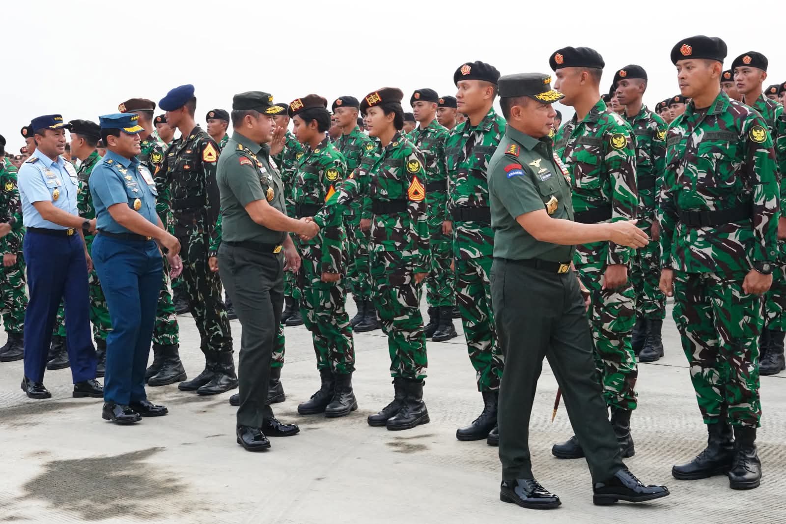 Kedatangan mereka di Tanah Air disambut Panglima Tentara Nasional Indonesia (TNI) Jenderal TNI Agus Subiyanto pada Jumat (18/07/2025).