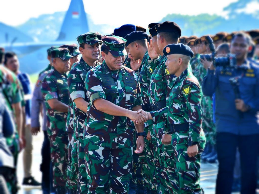 Kepala Staf Angkatan Laut (Kasal) Laksamana TNI Dr. Muhammad Ali menghadiri Pelepasan Kontingen Satgas Patriot II dari Pangkalan TNI AU Halim Perdanakusuma, Jakarta, pada Minggu (6/7/2025).