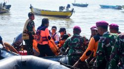 TNI AL Cepat Tanggap Evakuasi Korban Kapal Tenggelam di Pasuruan, 2 Tewas dan 3 Masih Dicari