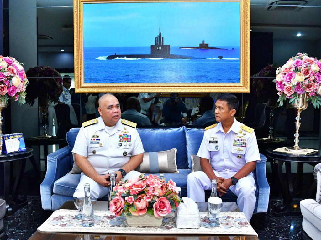 TNI Angkatan Laut (TNI AL) dan Philippine Navy (PN) memperkuat hubungan bilateral melalui Navy to Navy
