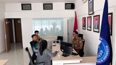 Guru Anita Kordinasi bersama Kepala PLBN Serasan