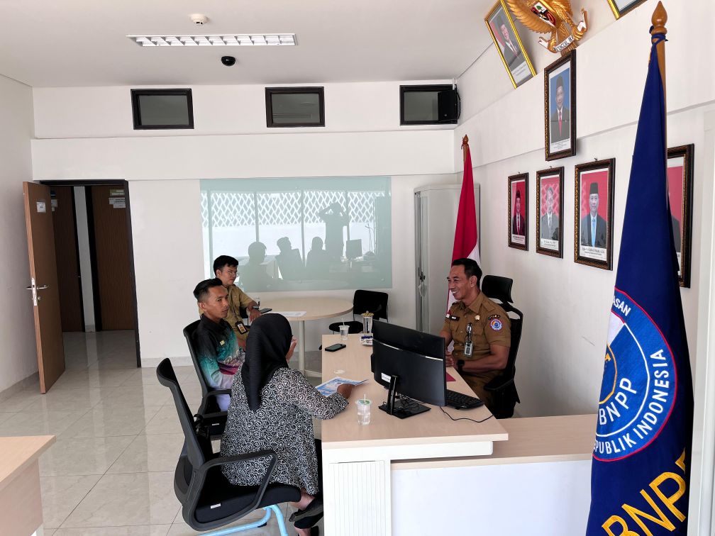 Guru Anita Kordinasi bersama Kepala PLBN Serasan