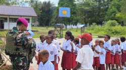 Prajurit TNI AL Tanamkan Semangat Cinta Tanah Air Sejak Dini