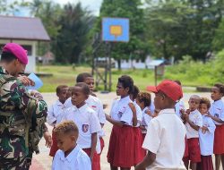 Prajurit TNI AL Tanamkan Semangat Cinta Tanah Air Sejak Dini