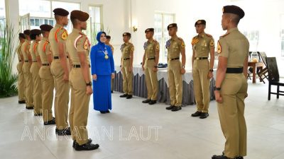 Ketua Umum Jalasenastri Ny. Fera Muhammad Ali dalam pembekalannya kepada 433 Calon Perwira Remaja (Capaja) Taruna Akademi TNI AL (AAL) Angkatan ke-70 dan ke-71.