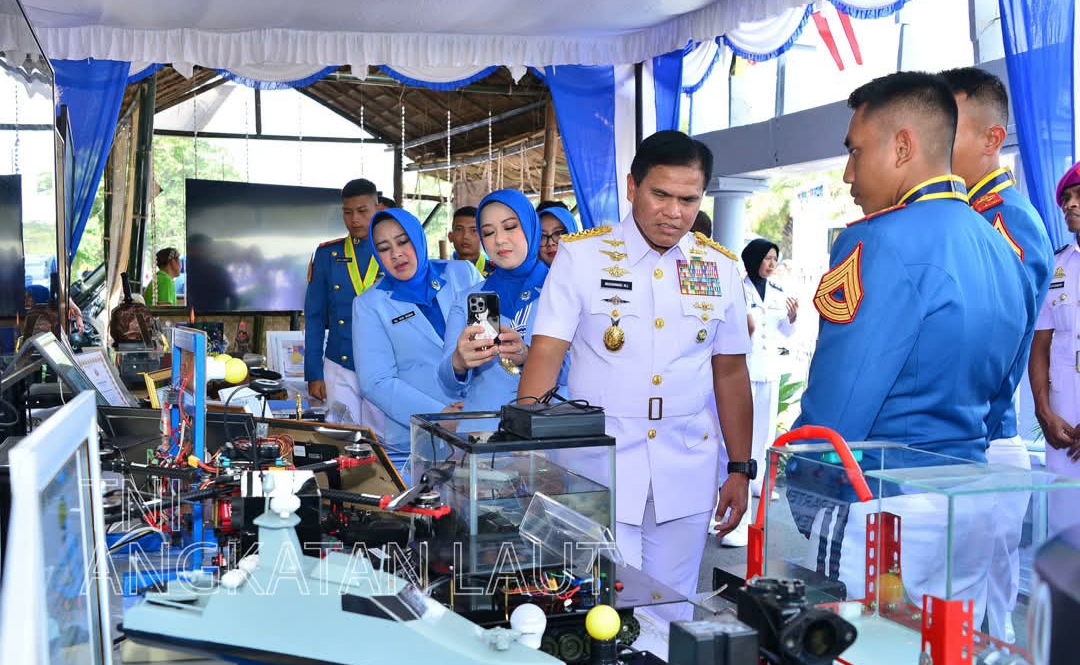 Kepala Staf Angkatan Laut (Kasal) Laksamana TNI Dr. Muhammad Ali memimpin acara penutupan pendidikan dan wisuda 433 Taruna Akademi Angkatan Laut (AAL)