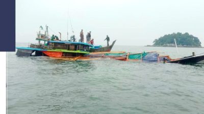 mengevakuasi Kapal Kayu KLM Sumber Usaha HD