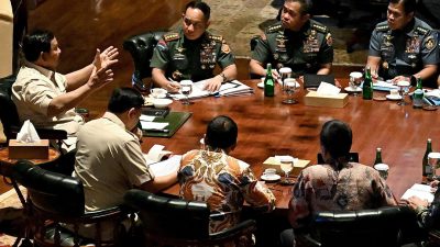 Presiden Prabowo Subianto memanggil sejumlah pimpinan tinggi TNI dan beberapa menteri Kabinet Merah Putih di kediaman pribadinya, Hambalang, Kabupaten Bogor, Jawa Barat, pada Jumat (01/08/2025