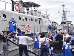 Anak-Anak Antusias Jelajahi KRI, TNI AL Tanamkan Cinta Maritim Sejak Dini untuk Generasi Emas 2045
