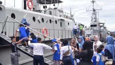 Generasi emas Naik Kapal Perang