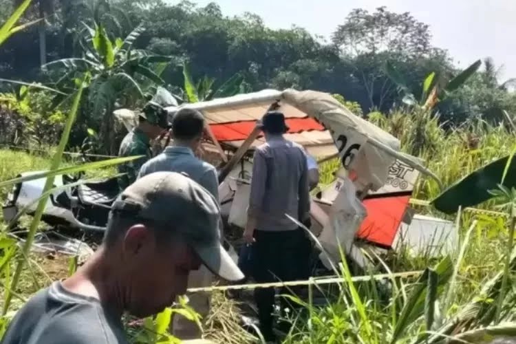 Pesawat Latih TNI AU Jatuh di Bogor