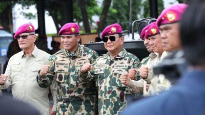 Foto Bapak Prabowo Subianto Menerima Pengangkatan Warga Kehormatan Korps Marinir