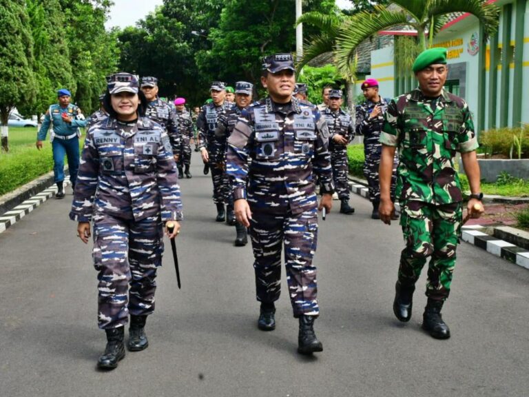 berziarah ke makam tokoh Alim Ulama Jawa Barat yakni Prabu Kian Santang di Kecamatan Karangpawitan, Garut, Jawa Barat. 