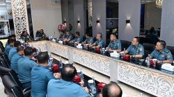 Kepala Staf Angkatan Laut (Kasal) Laksamana TNI Dr. Muhammad Ali memberikan pengarahan strategis