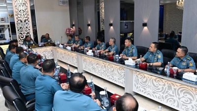 Kepala Staf Angkatan Laut (Kasal) Laksamana TNI Dr. Muhammad Ali memberikan pengarahan strategis