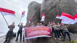 Merah Putih Berkibar Ketinggian Gunung Ranai Jadi Simbol Persatuan dan Keindahan Geopark Natuna