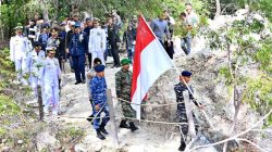 Semarak Merah Putih di Ujung Negeri, TNI AL Kibarkan Merah putih Bukti Nasionalisme Tak Terkikis Zaman