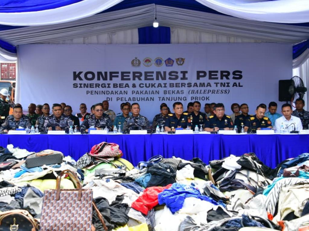 Konferensi pers Angkatan laut