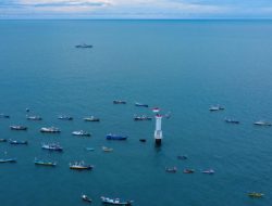 Bendera Merah Putih Berkibar Sempurna di Atas Laut Indonesia, TNI AL Gelar Upacara Khidmat di Perbatasan