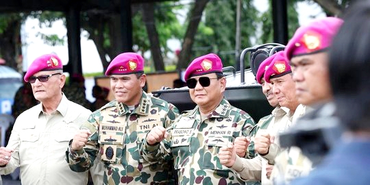 Presiden Prabowo Subianto bersama Kasal Muhammad Ali Foto Bersama