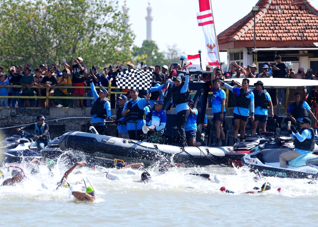 Fin Swimming Selat Madura Piala Kasal 2025 resmi menjadi ajang bergengsi yang tidak hanya memperebutkan piala bergengsi dari Kepala Staf Angkatan Laut