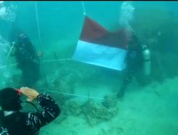 Bendera Merah Putih Berkobar dari Dasar Laut Banten dalam Upacara HUT RI ke 80