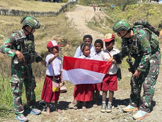 HUT ke-80 Kemerdekaan RI, Satgas Pamtas RI-PNG Mobile Yonif 11 Marinir menggelar kegiatan Pembinaan Teritorial