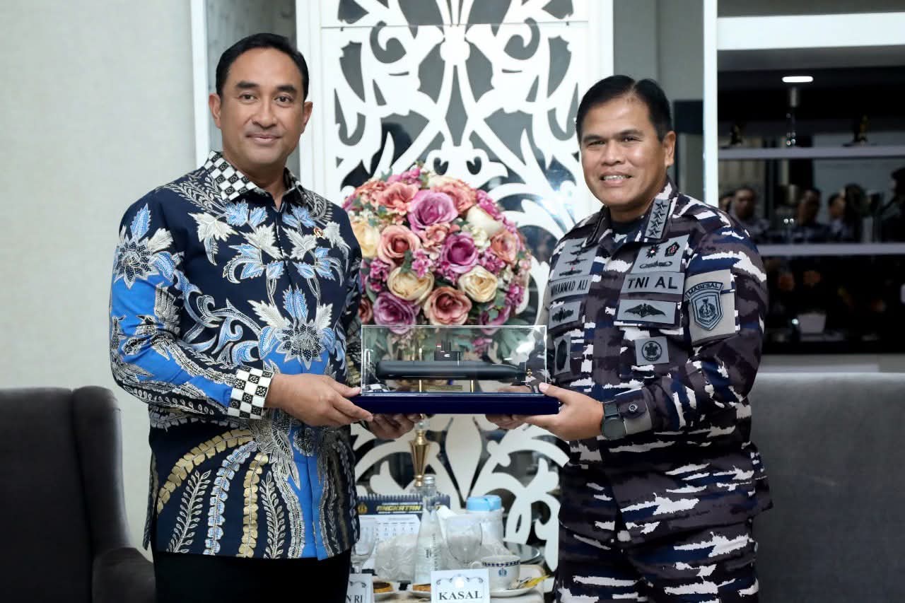 Pertemuan ini dihadiri langsung oleh Kepala BNN RI, Komjen Pol Suyudi Ario Seto, S.H., S.I.K., M.Si., didampingi jajaran eselon I BNN. Sementara dari pihak TNI AL dipimpin oleh Kepala Staf Angkatan Laut (Kasal), Laksamana TNI Dr. Muhammad Ali
