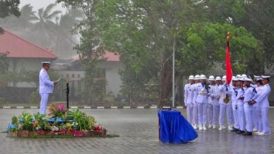 Prosesi sakral ini dipimpin langsung oleh Komandan Kodiklatal (Dankodiklatal)
