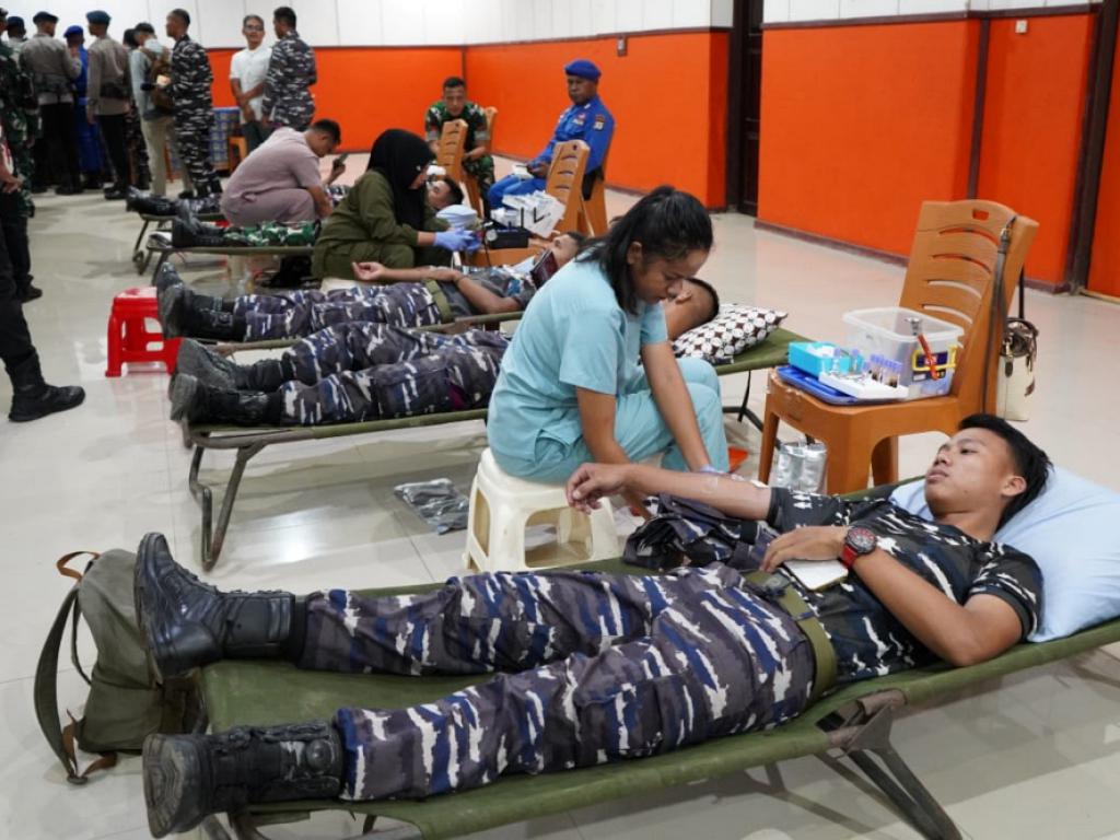 Aksi donor darah ini menjadi bukti nyata bakti Tentara Nasional Indonesia (TNI),