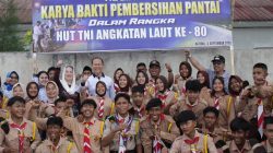 Tak Handal Kapal Perang, TNI AL di Natuna Kerahkan Pasukan untuk Bersih-Bersih Pantai dan Bantu Warga