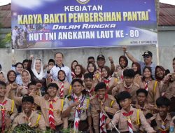 Tak Handal Kapal Perang, TNI AL di Natuna Kerahkan Pasukan untuk Bersih-Bersih Pantai dan Bantu Warga