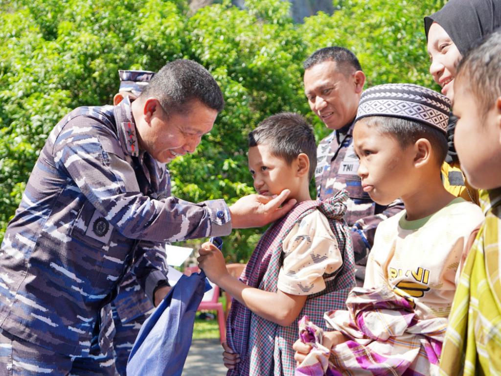 Kodaeral VI Santuni Puluhan Anak Yatim di Maros